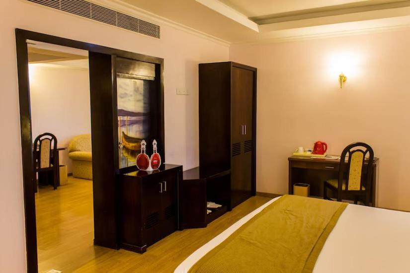 The Quilon Beach Hotel And Convention Center Kollam Eksteriør billede