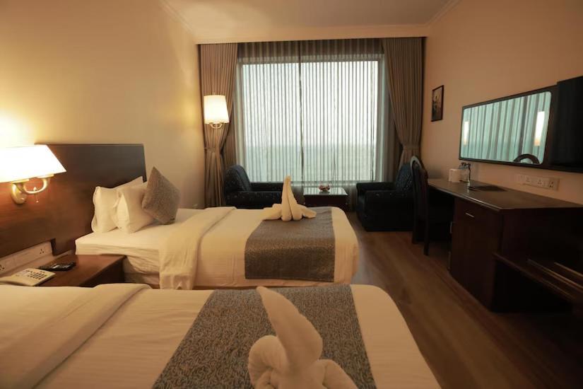 The Quilon Beach Hotel And Convention Center Kollam Eksteriør billede