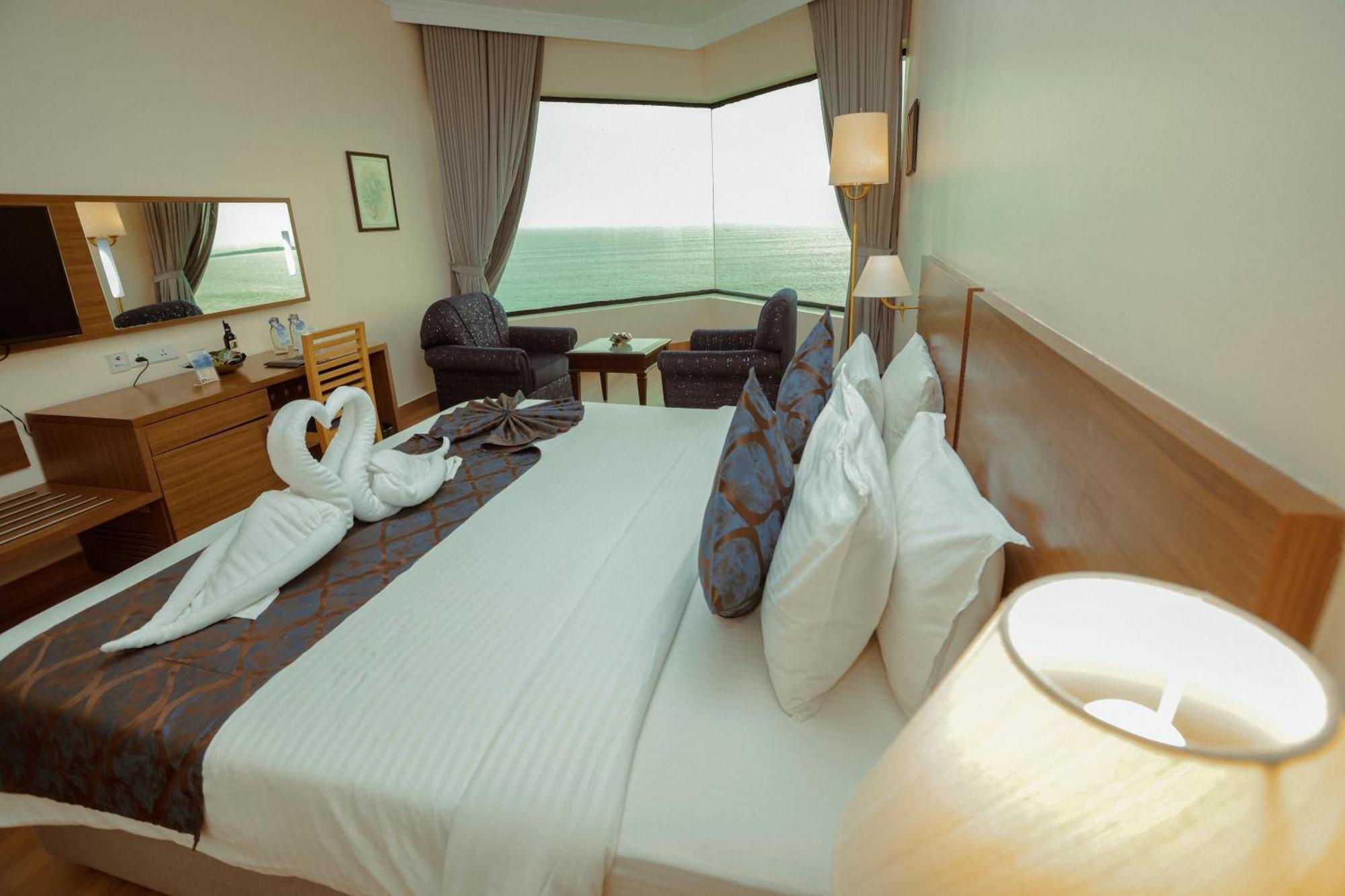 The Quilon Beach Hotel And Convention Center Kollam Eksteriør billede