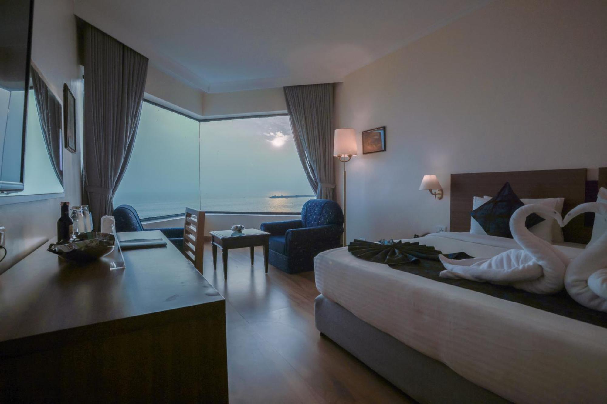 The Quilon Beach Hotel And Convention Center Kollam Eksteriør billede