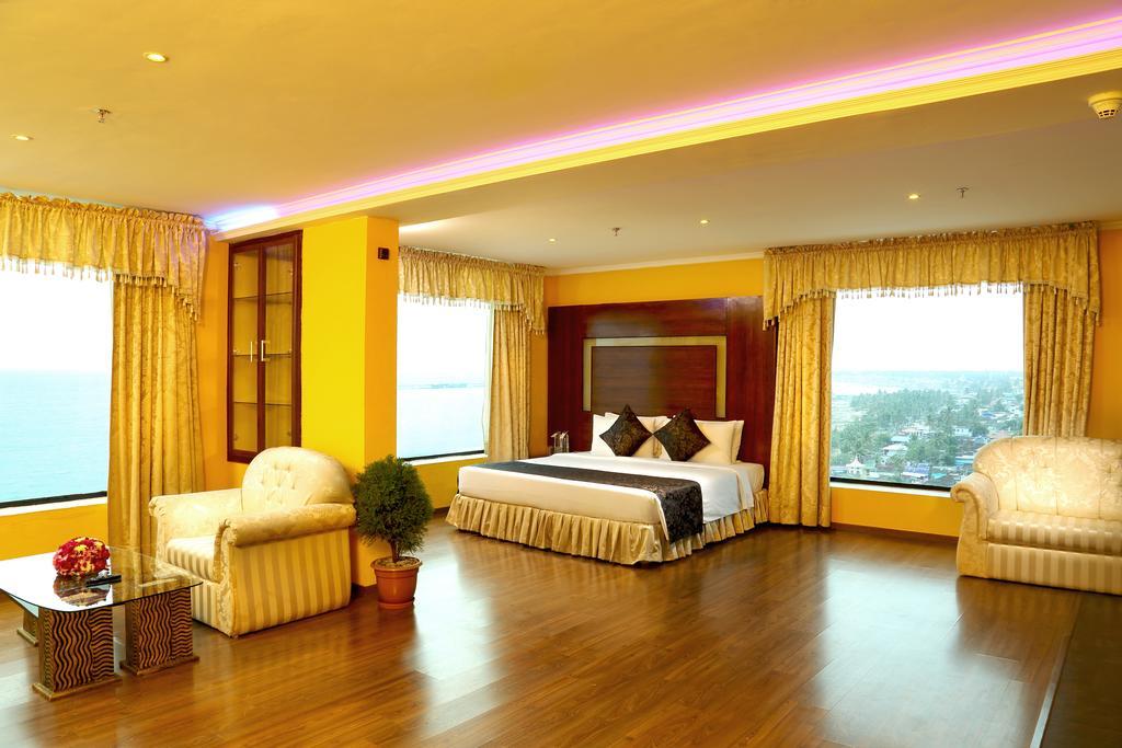 The Quilon Beach Hotel And Convention Center Kollam Eksteriør billede